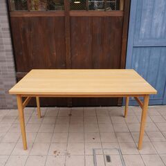 unico(ウニコ)のSIGNE(シグネ)シリーズのダイニングテーブルです。アッシュ材のナチュラルな質感を活かしたシンプルでオシャレなデザインカフェ風や北欧スタイルなどにおススメの4人用食卓です♪CJ340