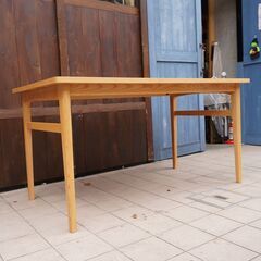 unico(ウニコ)のSIGNE(シグネ)シリーズのダイニングテーブルです。アッシュ材のナチュラルな質感を活かしたシンプルでオシャレなデザインカフェ風や北欧スタイルなどにおススメの4人用食卓です♪CJ340