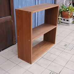 人気の無印良品(MUJI)のウォールナット材 ワイド・2段 スタッキングシェルフです！オープンタイプの万能棚。スリムなのでリビングなどのちょっとしたスペースや本棚としても活躍します♪CJ406