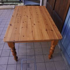 THE PENNY WISE(ペニーワイズ)よりpaulwison(ポールウィルソン) パイン無垢材の引き出し付ダイニングテーブルです！英国製のクラシックなデザインのアンティーク調の4人用食卓。CJ407