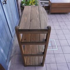 dynos取扱いの国産杉を使用したオープンラックです。国産杉無垢材の優しい木の風合いとコンパクトでスッキリとしたシェルフは、和モダンや北欧スタイルなどにも♪CJ409