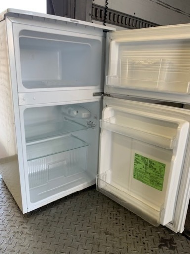 配送可能　2019年　アイリスオーヤマ 冷蔵庫 90L 2ドア 右開き 温度調節6段階 省エネ ホワイト IRR-A09TW-W