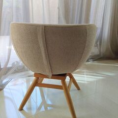 最終お値下げ！【モモナチュラル☆ソファーチェア】ふんわり座り心地抜群！！2脚あります。 