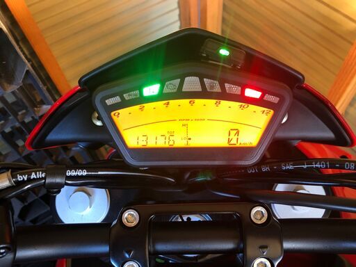 ドゥカティ ハイパーモタード796 Ducati Hypermotard 乗って帰れ