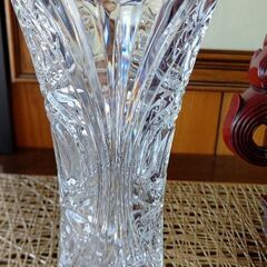 ノリタケのクリスタル花瓶です。最終値下げになります。