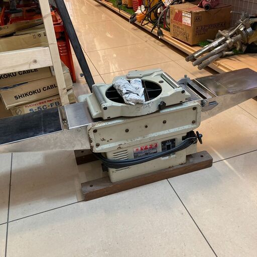 中古】【動作OK】【店頭引取限定】makita マキタ 超仕上げカンナ