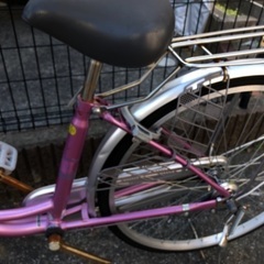 中古自転車ピンク（多分後ろタイヤパンクしてます）