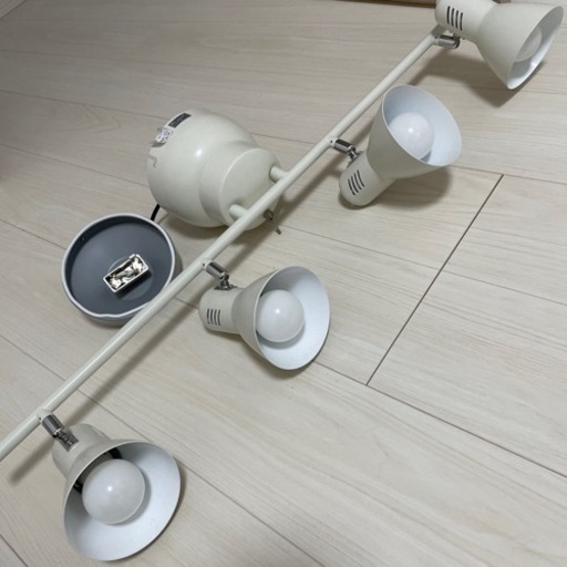 IKEA  天井照明　電球付き　4スポットライト　ホワイト