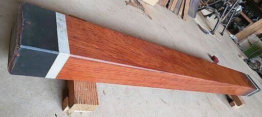紫檀 (シタン)　床框、玄関の上り框等に　1930mmX 175mm X 115 mm程　です。
