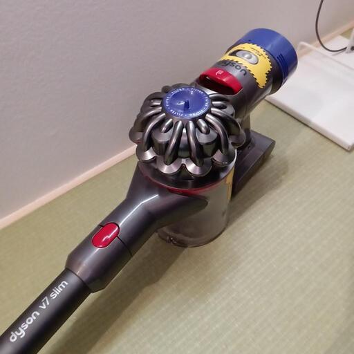 受付終了！dyson　v7 slim 中古　スタンド付けます