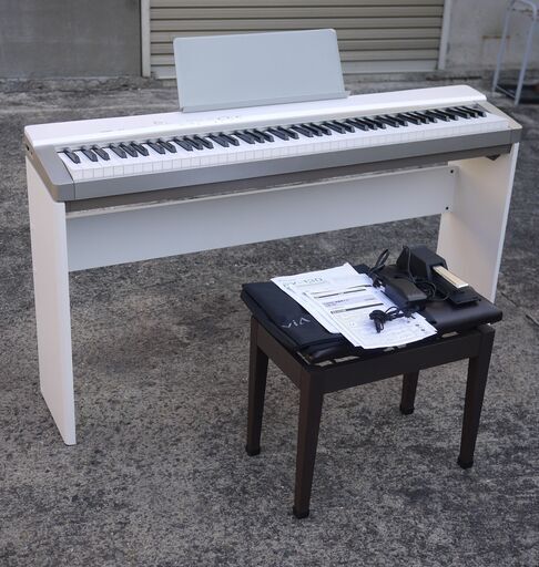 美品 CASIO カシオ 電子ピアノ Privia PX-130WE 88鍵 パールホワイト調 リアルタッチ スリムデザイン