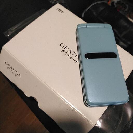 携帯4Gガラホ　新品　Gratina　キャリアは代えても良いです