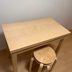 IKEAの折りたたみ可能テーブル