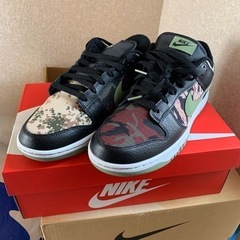 NIKE DUNK LOW SE  ブラックマルチカモ