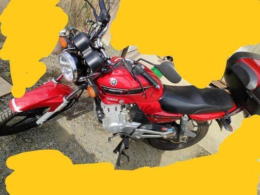 ヤマハ YBR125 グリップヒーター　ヘッドライト　スビードスビードメーターLED化　45リッタキャリアボックス付ヘルメット2個入る大きさですブレーキ連動ブレーキランプ付き