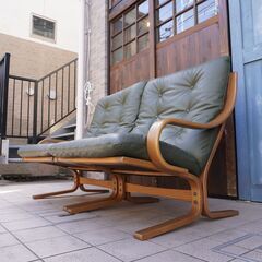 FUJI FURNITURE(冨士ファニチア)のAgio(アージオ) 本革 2Pソファー。曲木フレームから生み出される柔らかくしなやかな座り心地のセパレート型レザー2人掛けソファ。軽量で持ち運びも楽々CJ412