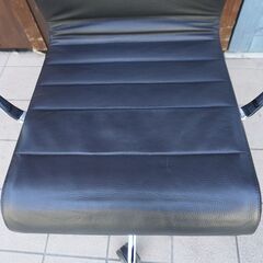 Cassina ixc.(カッシーナ イクスシー) ROLLINGFRAME(ローリングフレーム)/本革張り アームパッド付。モダンでスタイリッシュなレザー デスクチェア/Alias(アリアス)CJ418