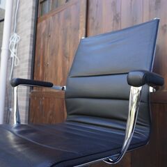 Cassina ixc.(カッシーナ イクスシー) ROLLINGFRAME(ローリングフレーム)/本革張り アームパッド付。モダンでスタイリッシュなレザー デスクチェア/Alias(アリアス)CJ418