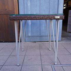デンマーク老舗家具ブランドSika・DesignのMERCUR ガーデンサイドテーブルです。ガラスとラタンとアイアンを組み合わせたスタイリッシュでモダンなサイドテーブル。ベランダや庭先にもおススメ♪CJ432