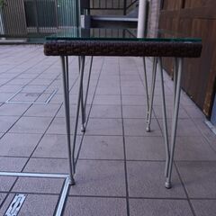 デンマーク老舗家具ブランドSika・DesignのMERCUR ガーデンサイドテーブルです。ガラスとラタンとアイアンを組み合わせたスタイリッシュでモダンなサイドテーブル。ベランダや庭先にもおススメ♪CJ432