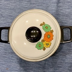 昭和のレトロ感ある両手鍋