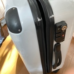 白スーツケース　難あり