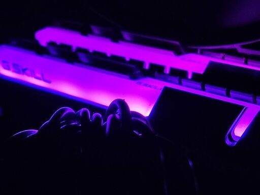 値下げ8000円】高速DDR4メモリ G.SKILL F4-4266C19D-16GTZR 8GBx2