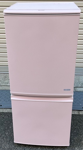 【RKGRE-001】特価！シャープ/137L 2ドア冷凍冷蔵庫/SJ-C14B-P/中古品/2016年製/当社より近隣無料配達！