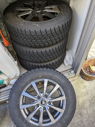 スタッドレスタイヤ195/65R15アイスナビ６　グッドイヤー2018年製　ヴォクシーノア
