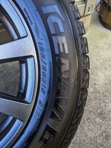 スタッドレスタイヤ195/65R15アイスナビ６　グッドイヤー2018年製　ヴォクシーノア