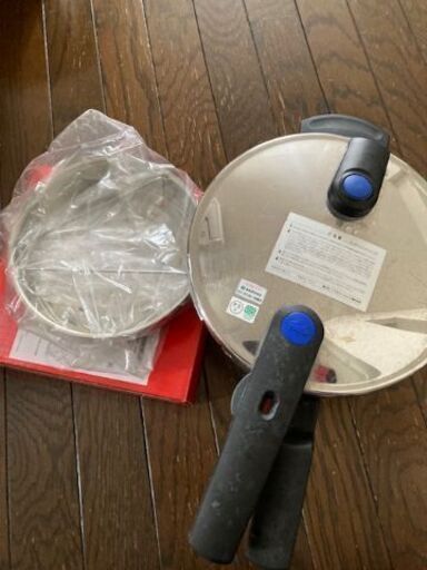 フィスラー　ビタクイック圧力鍋（IH対応)　4.5L ガラス蓋　蒸し器三脚付き