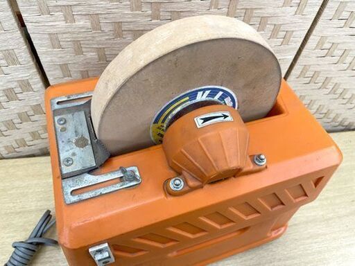 KOTOBUKI たて型電動刃物研ぎ機 K-33 100V 50/60Hz 170W 研磨機 研ぎ器 水研磨機 札幌市手稲区 KOTOBUKI たて型電動刃物研ぎ機 K-33 100V 50/60Hz 170W 研磨機