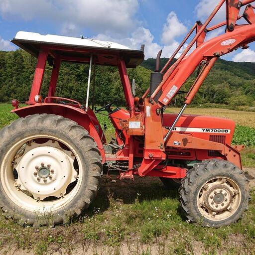 YM7000　トラクター　フロントローダ付き　4WD