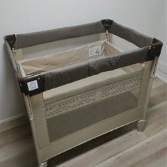 【ほぼ新品・収納ケース付】ベビーベッド　アップリカ ココネルエアー ほぼ新品・収納ケース付】ベビーベッド アップリカ ココネルエアー
