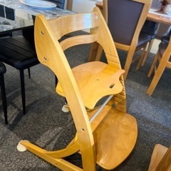 【チャイルドチェア】木製の子供用の椅子　調整可能