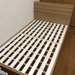 【お譲り先決まりました】セミダブルベッド　ニトリ