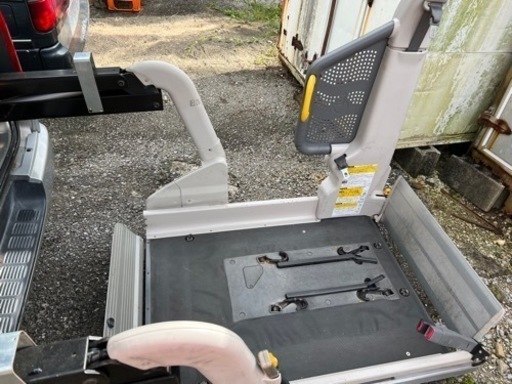 【トヨタハイエース200系】車椅子用パワーリフト純正