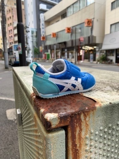 落とし物 可愛い青い靴の落とし物 H 松戸のその他の助け合い ジモティー