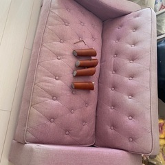 ピンクのソファー 