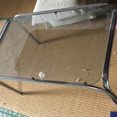 テーブル　透明ガラス　無料