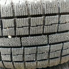 スタッドレスタイヤ　215/60R16 