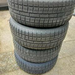 スタッドレスタイヤ　215/60R16 