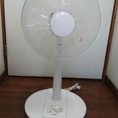 白いシンプルな扇風機です エスケイジャパン メカ式    「清掃済み」