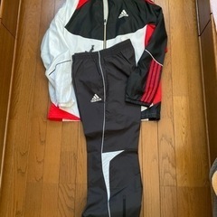 アディダス　adidas ウインドブレーカー