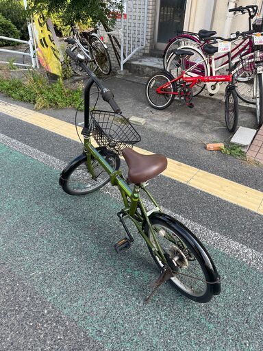 【リサイクルショップどりーむ天保山店】●459●　自転車　折り畳み自転車　緑　20インチ　6段ギア付き　ベル付き　ライト付き　状態良好(^^♪ リサイクルショップどりーむ天保山店】○459○ 自転車 折り畳み自転車