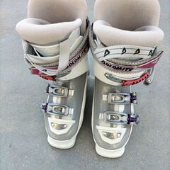 スキー靴　女性用