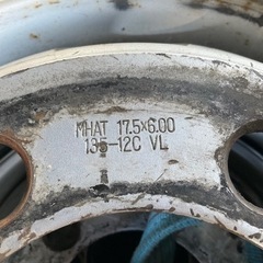 4tユニックのホイール付きスタッドレス売ります