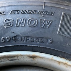 4tユニックのホイール付きスタッドレス売ります