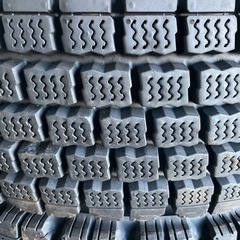 4tユニックのホイール付きスタッドレス売ります