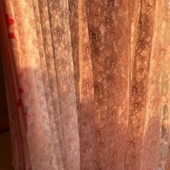 「お譲り先決定」ピンク色レスカーテン　幅100×丈178×2枚